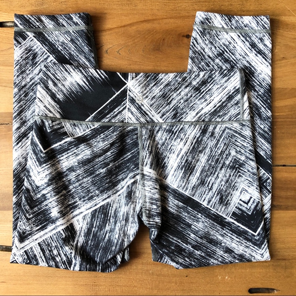 Lululemon Wunder Under Crop II *Full-On Luon - Picture 6 of 15